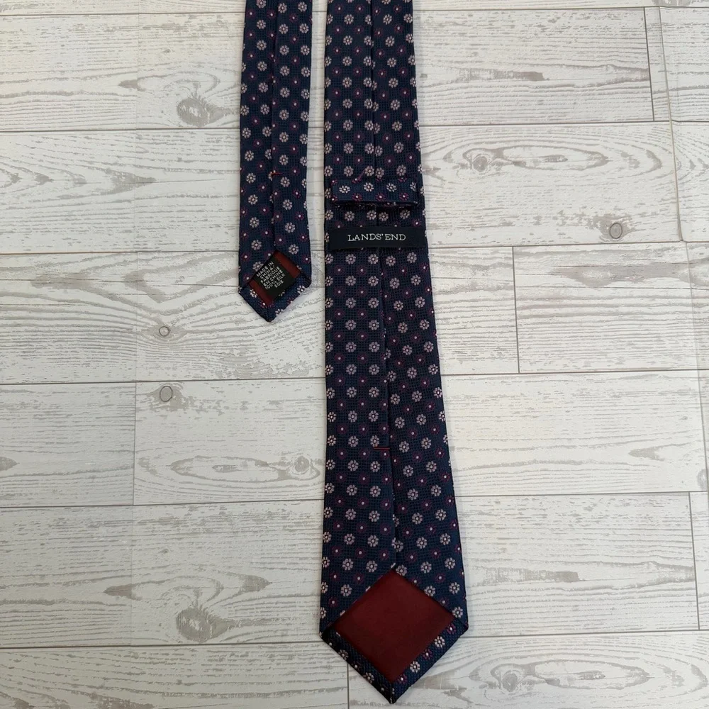Lands End, Floral, Purple‎ / Navy, 100% Silk Necktie